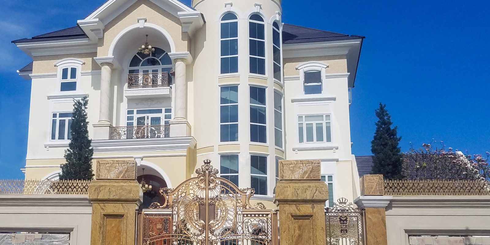 CÔNG TRÌNH CỔNG BUCKINGHAM THÀNH PHỐ HỒ CHÍ MINH