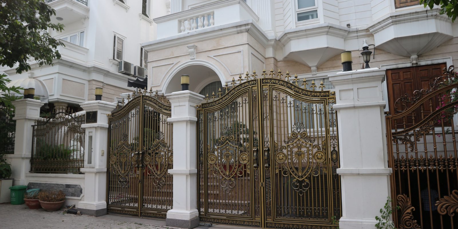 CÔNG TRÌNH CỔNG ĐÔI LUXURY THÀNH PHỐ HỒ CHÍ MINH